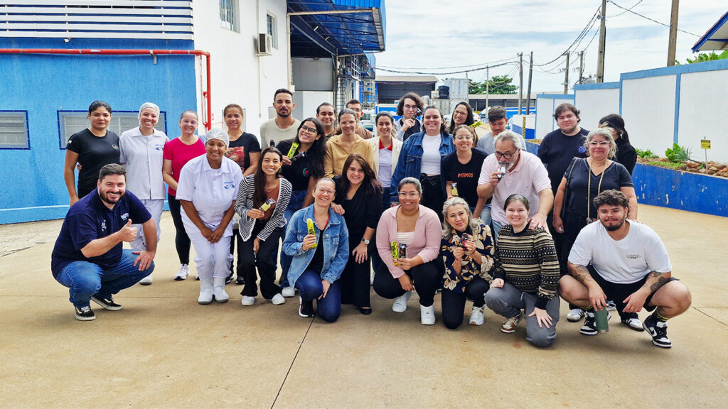 Sorvetes Guri recebe visita de alunos da UEM